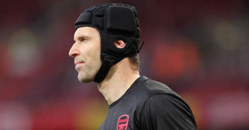 Diisukan Kembali ke Chelsea, Cech Tetap di Arsenal