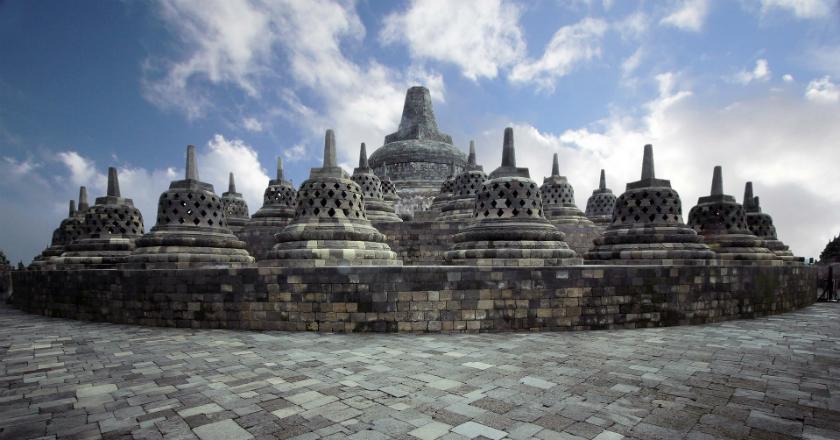 Yes.. Area Stupa Candi Borobudur Batal Naik Tarif