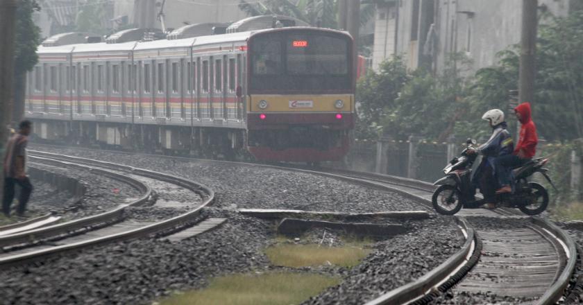Besok Seluruh Pengguna Commuter Line Wajib Beli Tiket Kertas di Loket