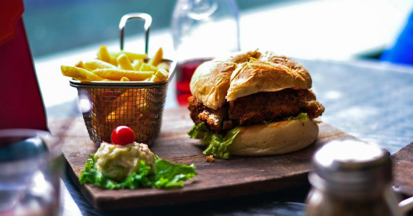 Jangan Sentuh Makanan Ini Jika Tidak Ingin Insomnia