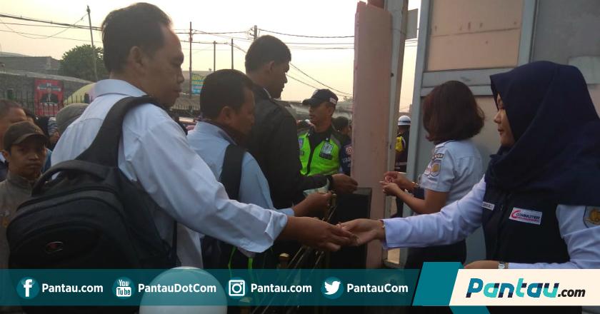 Perbaikan Sistem E-Ticketing, Hari Ini Naik KRL Pakai Tiket Kertas