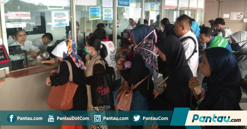 Kesal Antre Panjang di Stasiun, Penumpang KRL: Kacau, Balik ke Zaman Baheula!