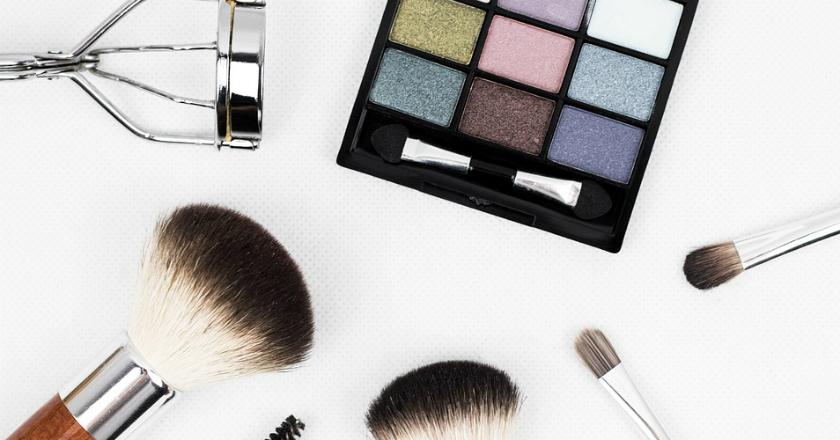 Dosen UNESA Buat Susuk Emas ke Dalam Kosmetik