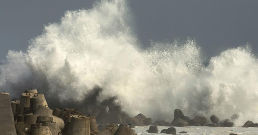Hati-hati, Gelombang Tinggi Masih Mengancam Perairan Indonesia