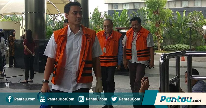 Tangan Kiri Zumi Zola 'Digips' Saat Jalani Pemeriksaan di KPK