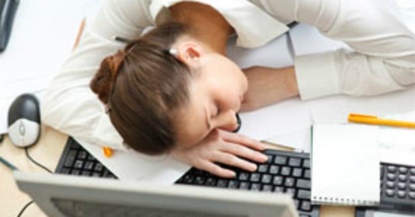 Kantuk Menyerang Setelah Makan Siang? Cobain Trik Ini Deh