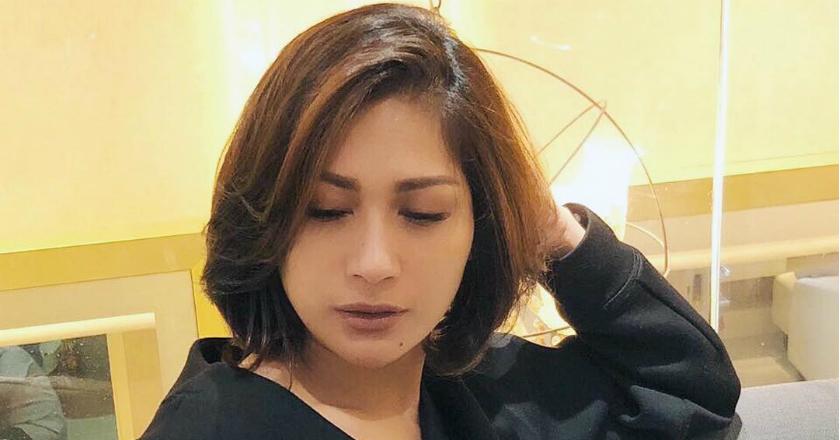 Ganti Gaya Rambut, Tata Janeeta Patah Hati atau Buang Sial?