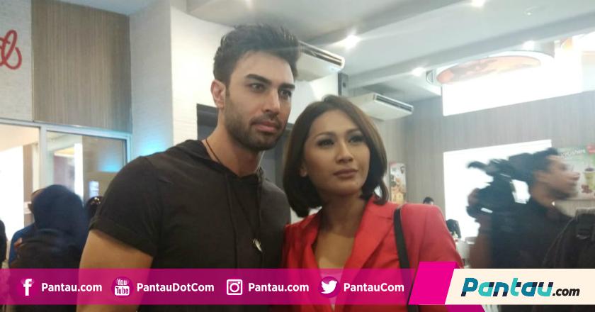 Tata Janeeta dan Mehdi Zati Rencanakan Bulan Madu ke Yunani