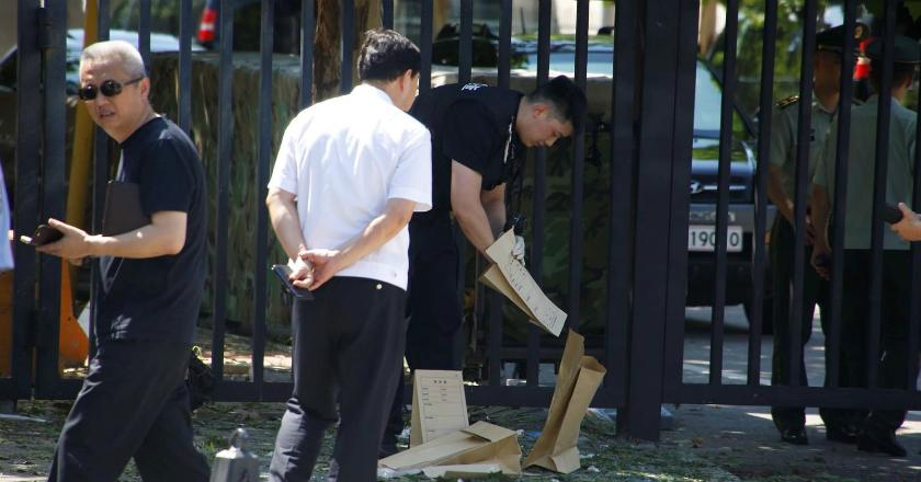 Sebuah Bom Meledak di Depan Kedubes AS di China, Pelaku Alami Luka di Tangan