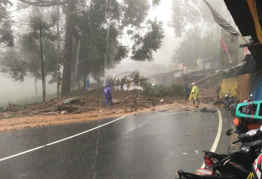 Horeee... Jalur Puncak Sudah Bisa Dilalui Kendaraan