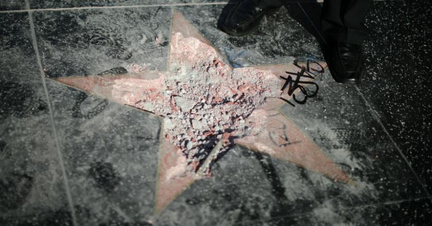 Rasa Simpatik di Balik Aksi Perusakan Bintang Trump di Walk of Fame Hollywood