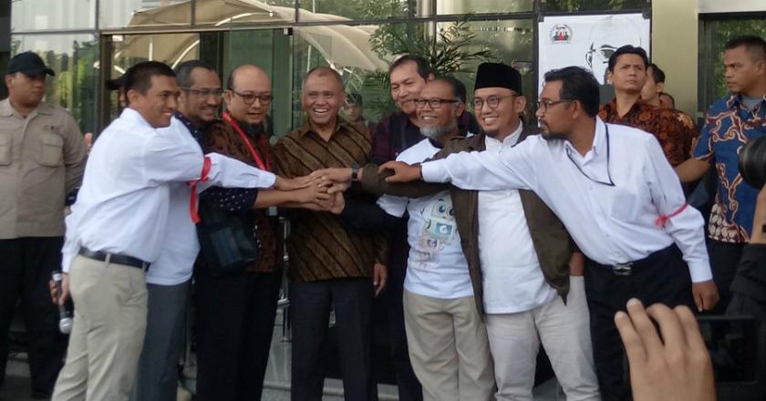 Hari Pertama Kerja, Novel Baswedan Disambut Hangat Keluarga Besar KPK