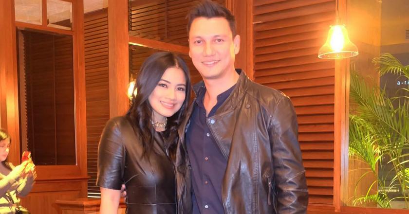 Melihat Istrinya Menangis, Christian Sugiono Ikut Terharu