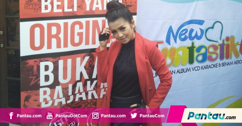 Enggan Nyaleg, Fitri Karlina : Saya Ditawari Oleh Merah, Kuning, Hijau, Biru