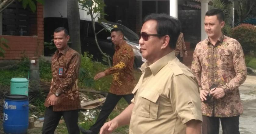 Bersimpati Penolakan di Batam, Prabowo Sambangi Rumah Neno Warisman