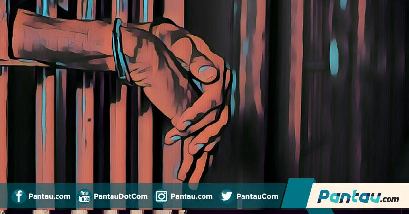 Bawa Senjata AK47 Sambil Berkendara, Oknum PNS Dibekuk Polisi