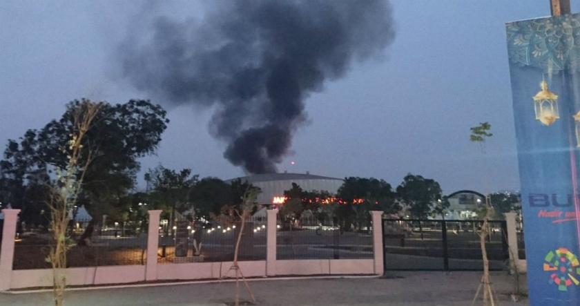 Kebakaran Hanguskan Gedung di Velodrome Rawamangun