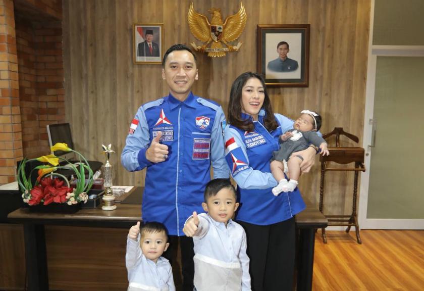 Ibas Tak Pasang Foto Presiden, Demokrat: di Ruang Pribadi, Jokowi Setara Andika Kangen Band