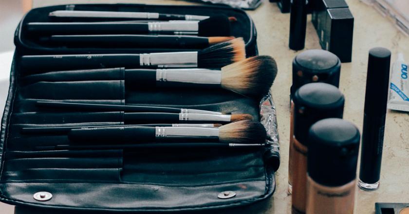 Biar Terlihat Natural, Begini Cara Pakai Foundation!