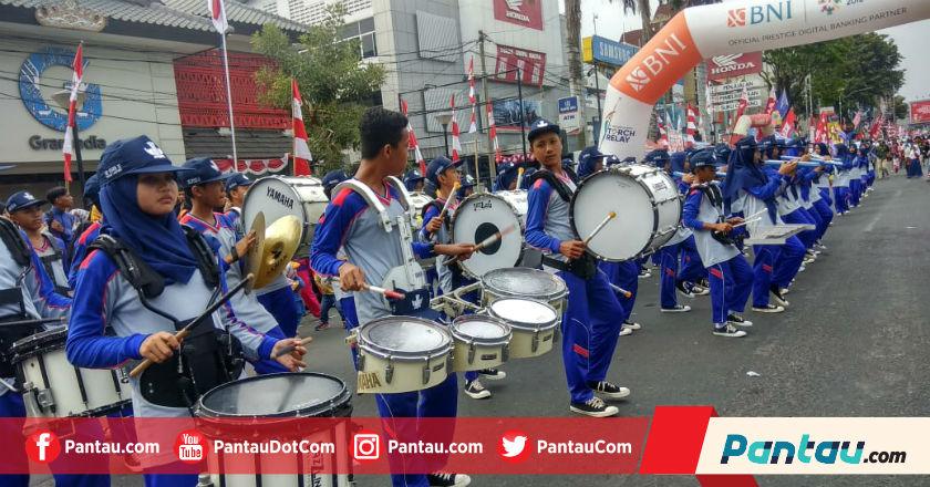 Warga Bandar Lampung Antusias Sambut Kirab Obor Asian Games 2018