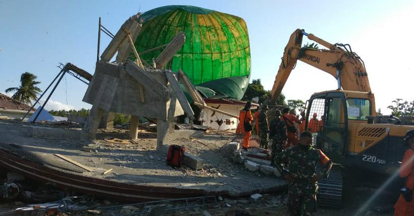 Basarnas Terus Berupaya Evakuasi Jenazah yang Tertindih Pilar Masjid di Lombok