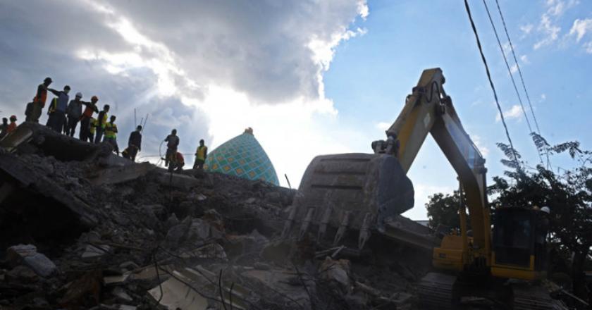 Kisah Pencarian Suara Lirih dan Batuk Dibalik Reruntuhan Masjid Jamiul Jamaah