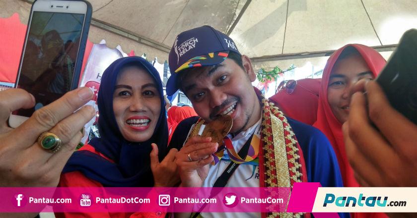 Bahagianya Indra Bekti Ikut Kirab Obor Asian Games 2018