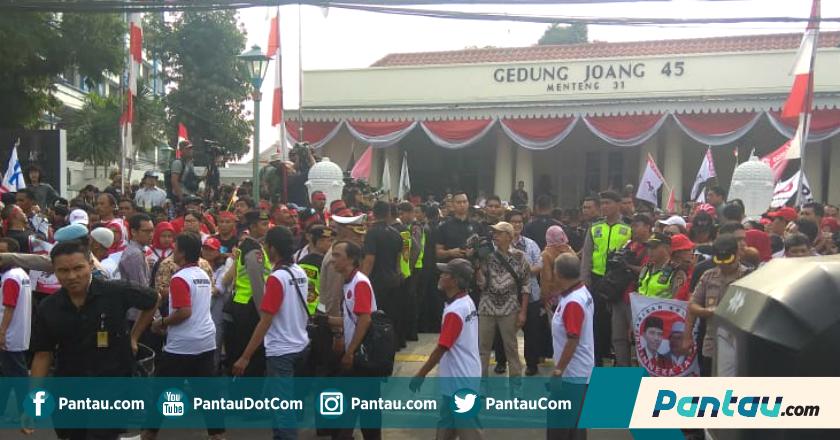 Ratusan Pendukung Kawal Jokowi dan Ma'ruf Amin ke KPU