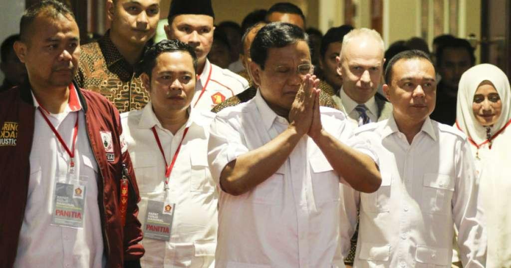 Prabowo-Sandiaga Salat Jumat di Masjid Sunda Kelapa Sebelum Daftar ke KPU