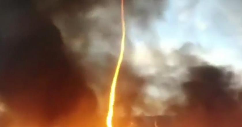 Intip Nih Fenomena Langka Tornado Api 'Berdansa' di Tanah Inggris