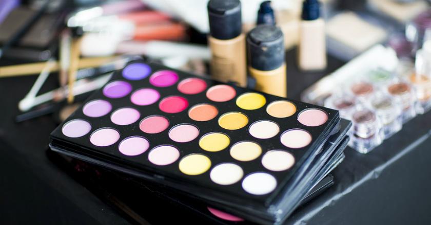 YG Entertainment Merajah Jakarta dengan Kosmetik Moonshot