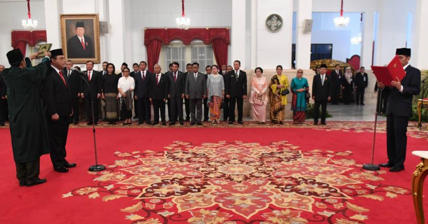 Jokowi Lantik Komjen Syafruddin Jadi Menpan RB