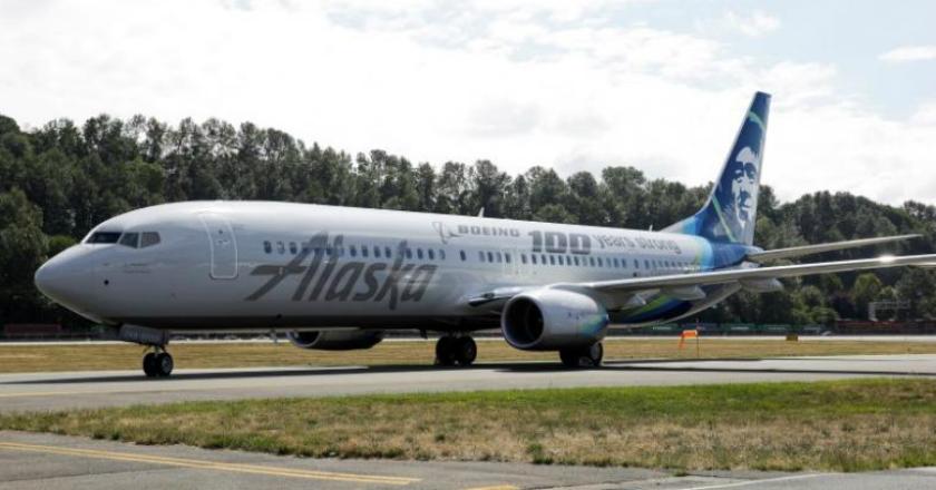 Bau Menyengat dari Kabin, Alaska Airlines Mendarat Mendadak di Bandara Internasional LA