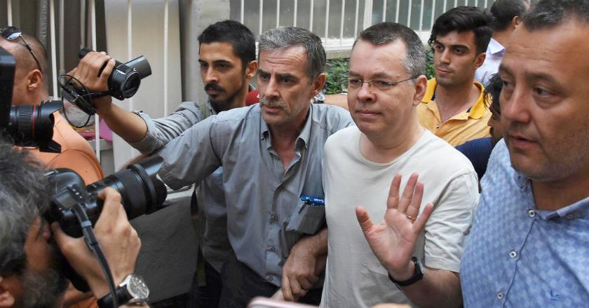 Lira Terjun Bebas, Turki Tetap Keukeuh Tolak Bebaskan Pastor AS Andrew Brunson