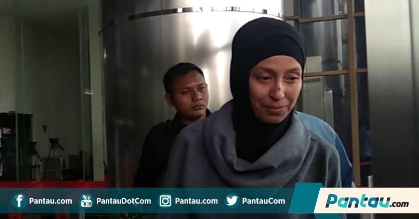 Adik Inneke Koesherawati Bungkam Usai Diperiksa KPK