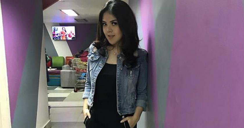 Tina Toon Nikmati Jadi Panitia Agustusan