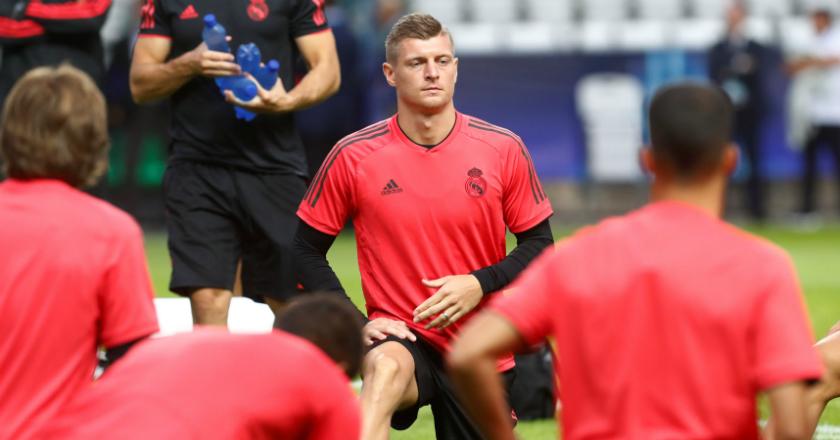 Toni Kroos Kritik Cara Pengunduran Diri Ozil dari Timnas Jerman
