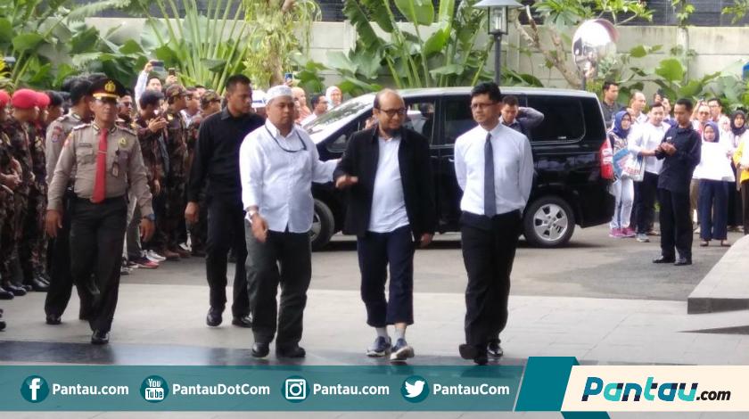 Pantau Foto: Detik-detik Kedatangan Novel Baswedan di Gedung KPK