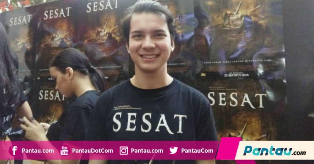 Sudah Bukan Anak Kecil, Endy Arfian Tetap Nikmati Lomba Makan Kerupuk