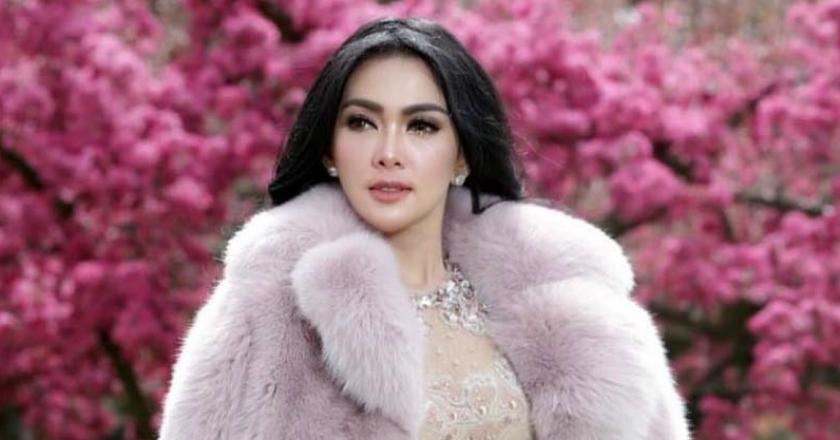 Minta Dibully Habis-habisan oleh Haters, Syahrini Janji Bakal Beri Kejutan Hadiah