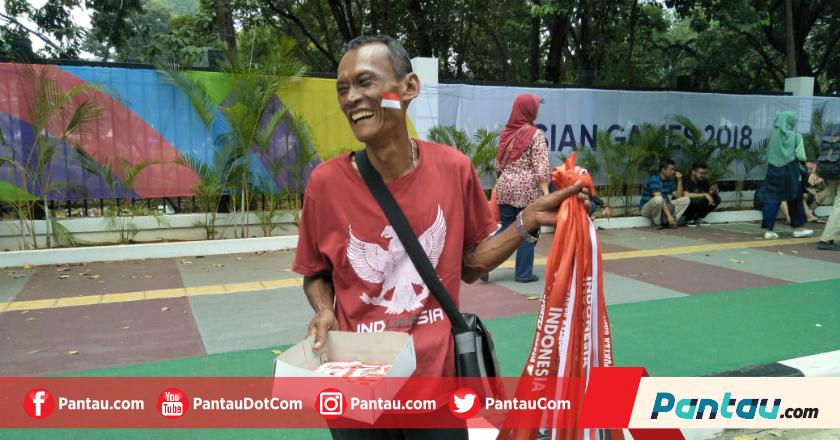Cerita Penjual Atribut Merah Putih, dari Bogor ke Senayan Demi Rupiah