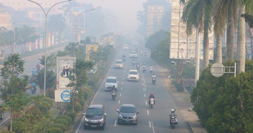 Dikepung Asap Tebal, Warga Sampit Khawatir Terserang Penyakit