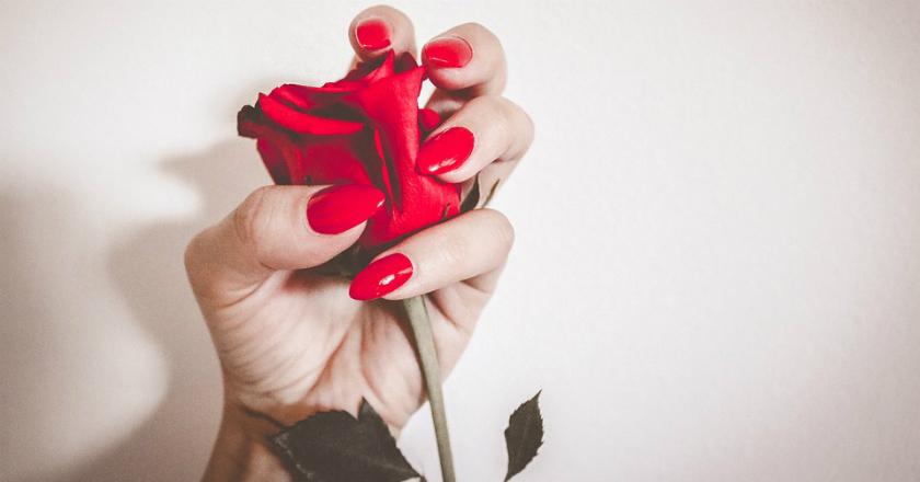 5 Bahaya Bagi Kamu yang Hobi Memanjangkan Kuku