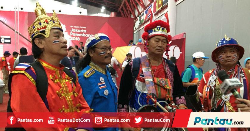 Keren! Cara Unik Pendukung Thailand dalam Berikan Support