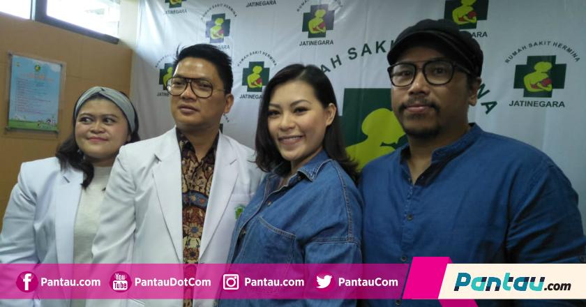 Sammy Simorangkir dan Viviane Ungkap Arti Nama Anak Pertamanya