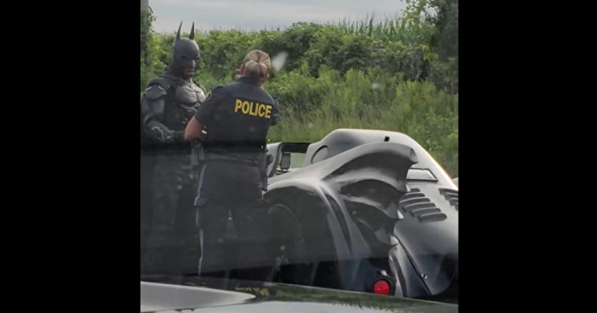 Upsst... The Dark Knight Batman Terciduk 'Gentayangan' di Kanada