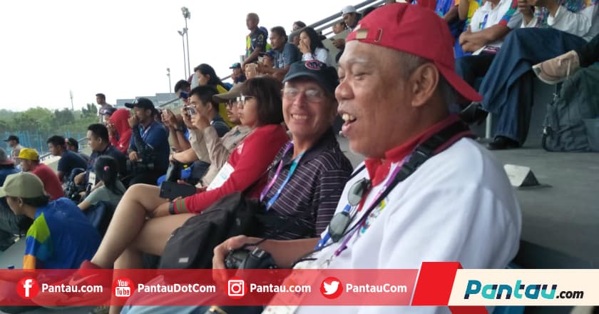 Menggelitik, Menteri PUPR Ditanya Bule Saat Motret di Asian Games