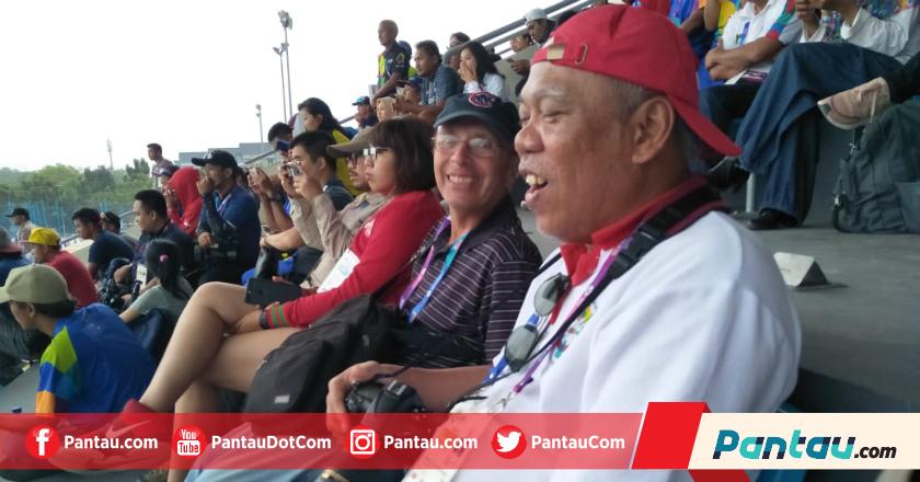 Menggelitik, Menteri PUPR Ditanya Bule Saat Motret di Asian Games