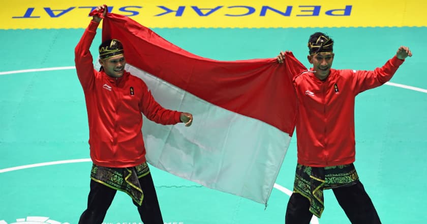 Yola Primadona Jampil dan Hendy Sumbang Emas dari Cabor Pencak Silat