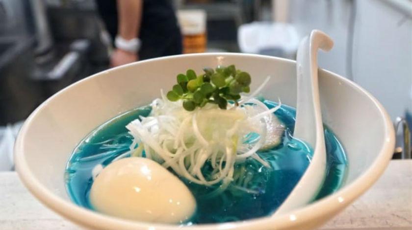 Wow, Ini Rahasia Ramen Biru yang Viral di Instagram